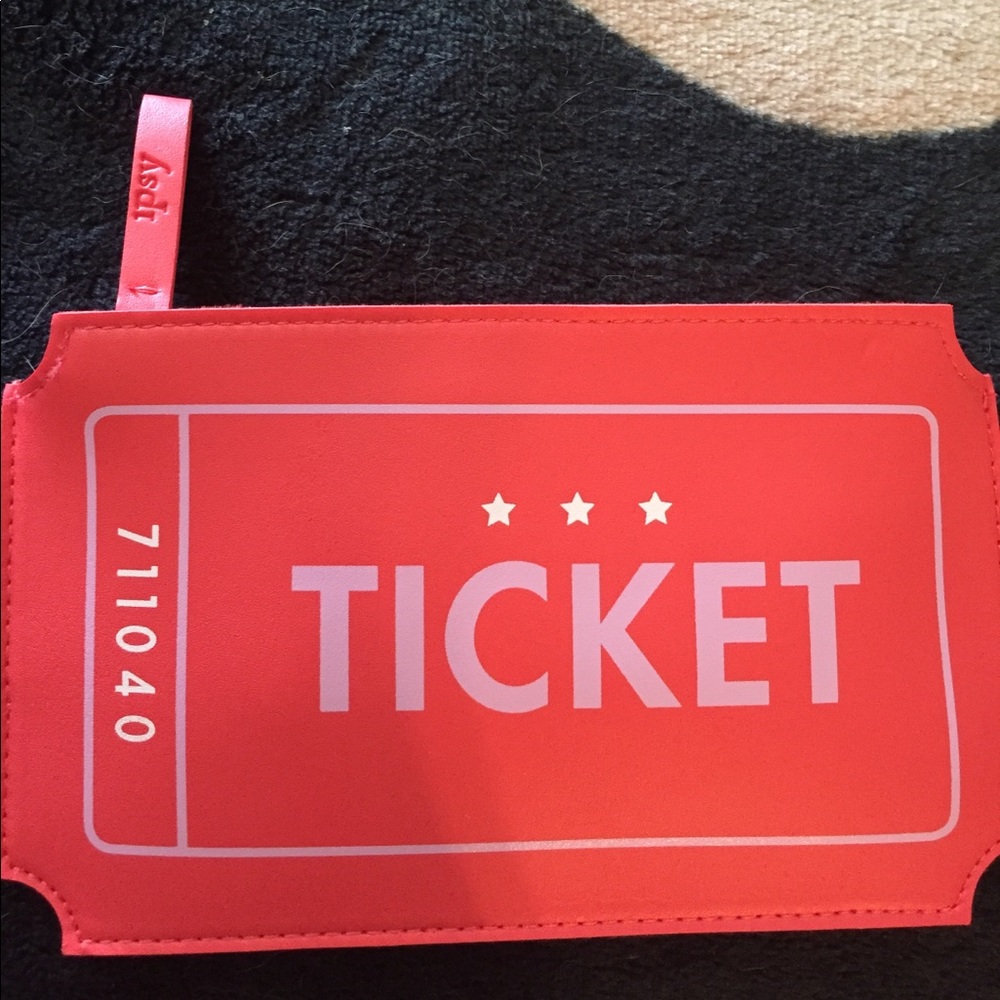 BRAND NEW IPSY PURSE❤7-8" long