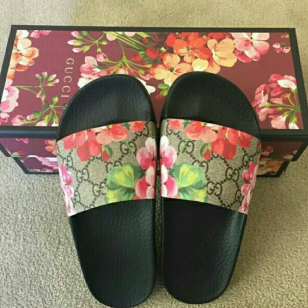 GUCCI SLIDE SANDALS