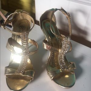 Elegant dress gold sandals