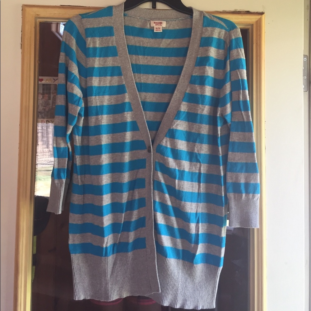 Quarter length sweater 5 button sweater