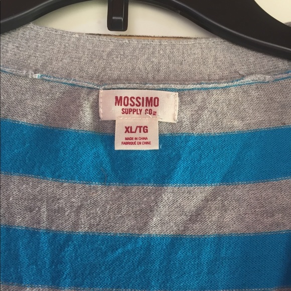 Quarter length sweater 5 button sweater - Picture 2 of 2