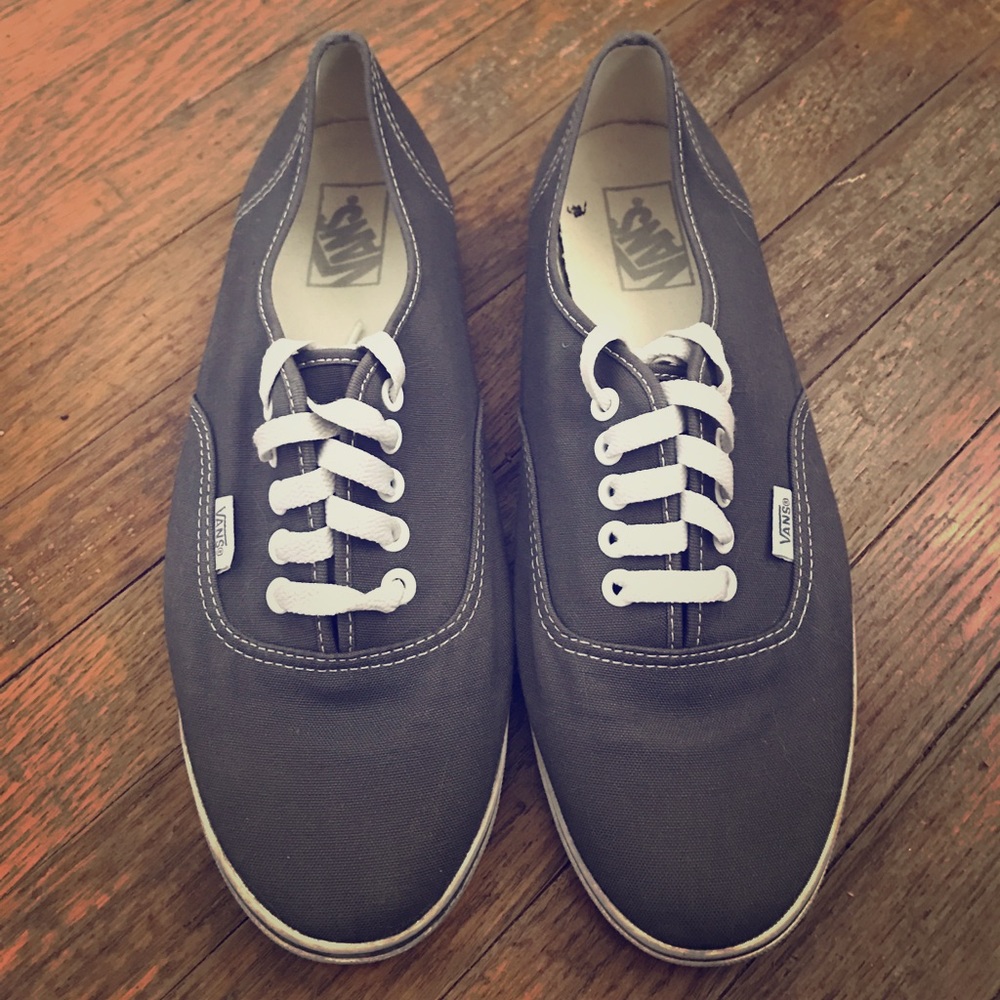 Men's 9/Women's 10.5 gray vans