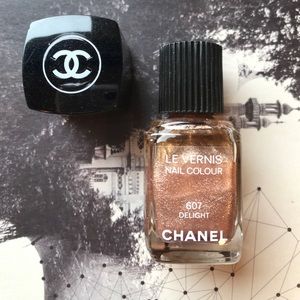 CHANEL Le Vernis 607 Delight
