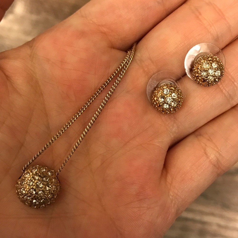 FREE W/ PURCHASE! Avon Necklace & Earring Set