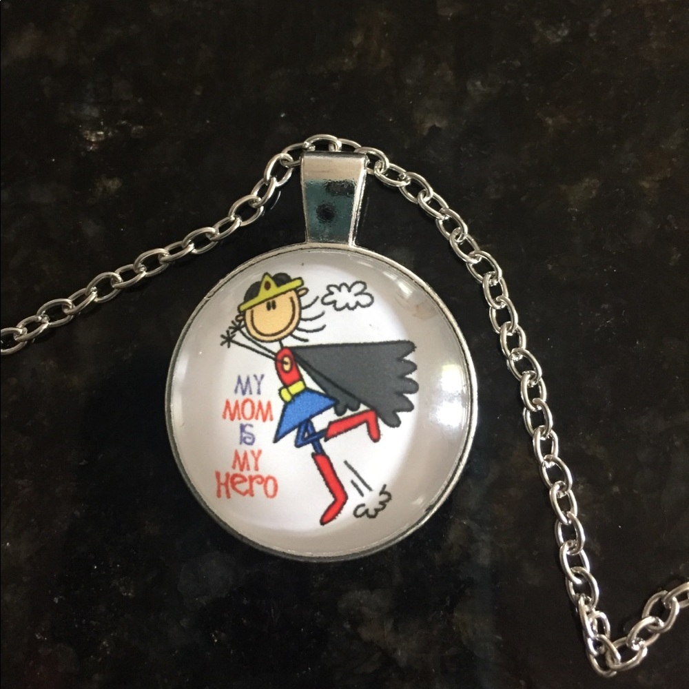 Brand New Super Cute Mom’s Necklace 🌸