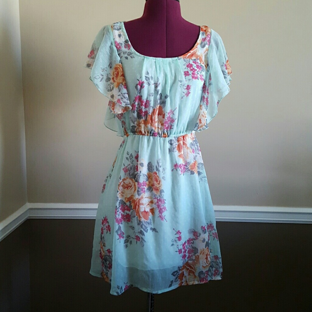LAST PRICE DROP: Floral print ruffle sleeved dress