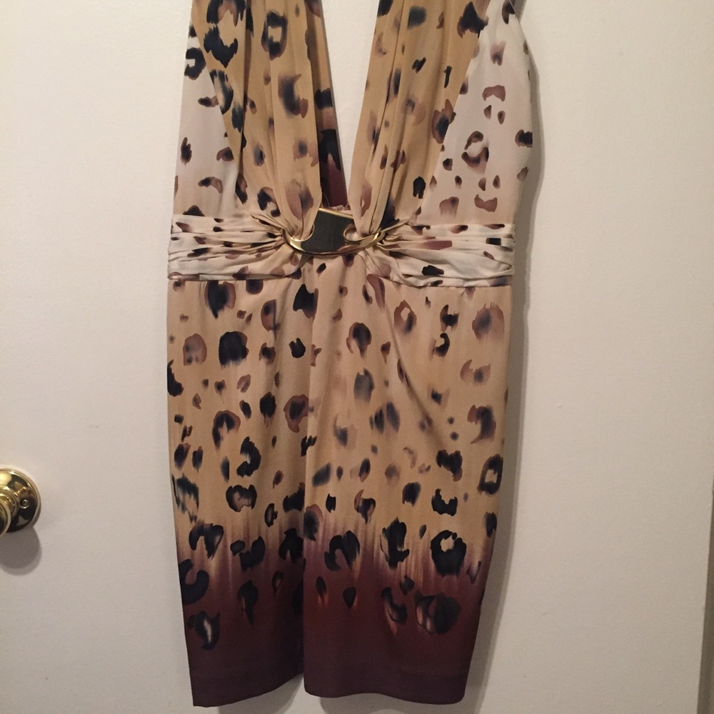 Bebe animal print deep V dress. Leopard - Picture 2 of 5