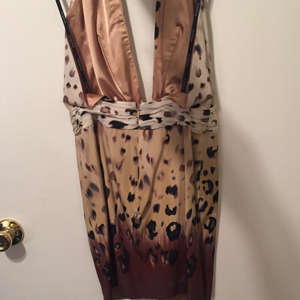 Bebe animal print deep V dress. Leopard - Picture 3 of 5