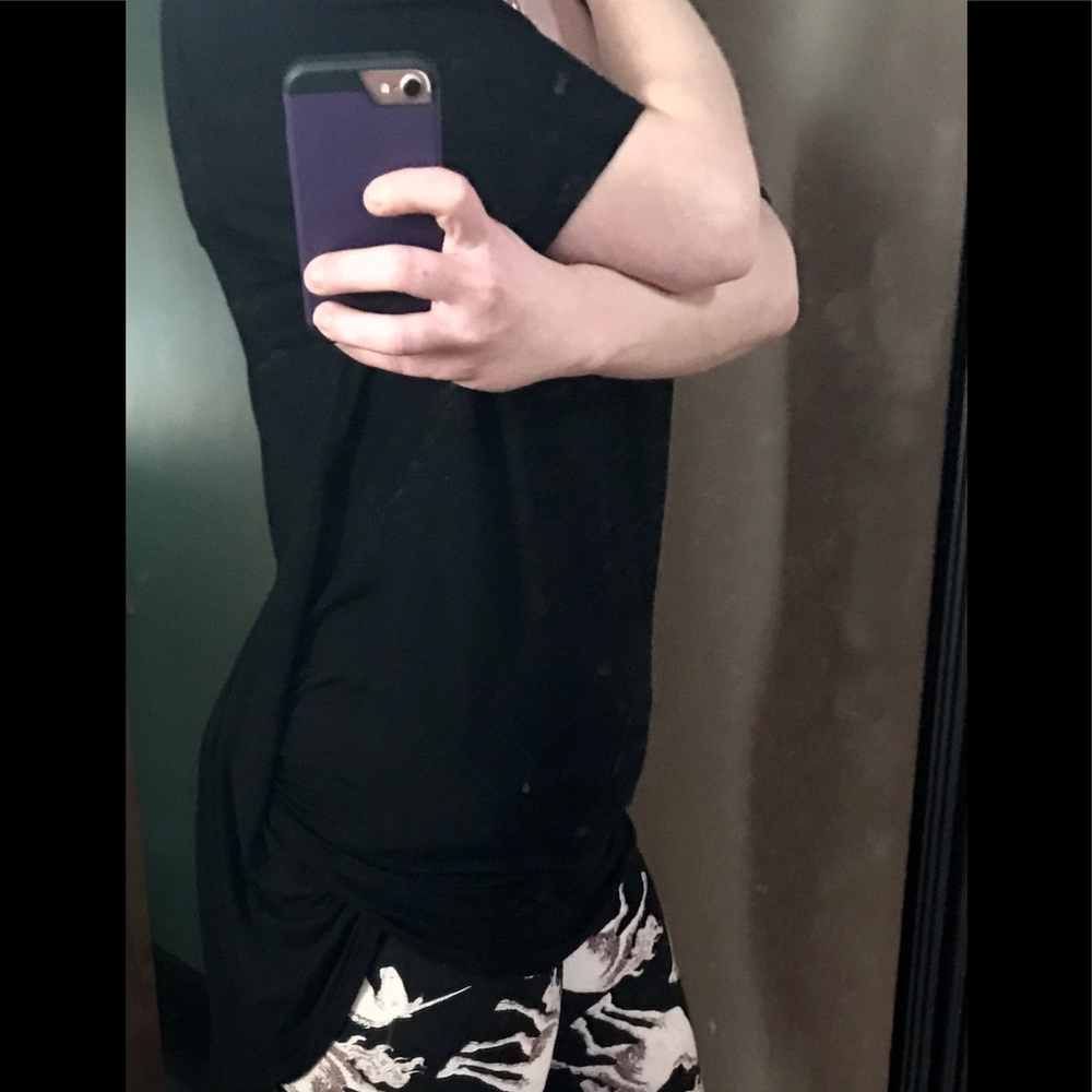 🦄NWOT BLK Perfect Tee size L-temp hack to fit me
