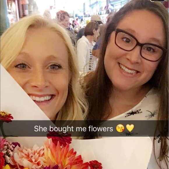 Meet your Poshers, Bay and Jay of PNWThrifters - Picture 2 of 2