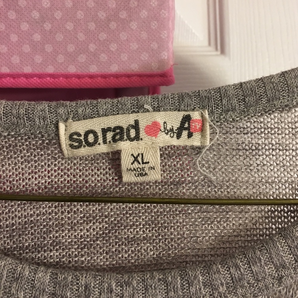 Grey top - Picture 2 of 2