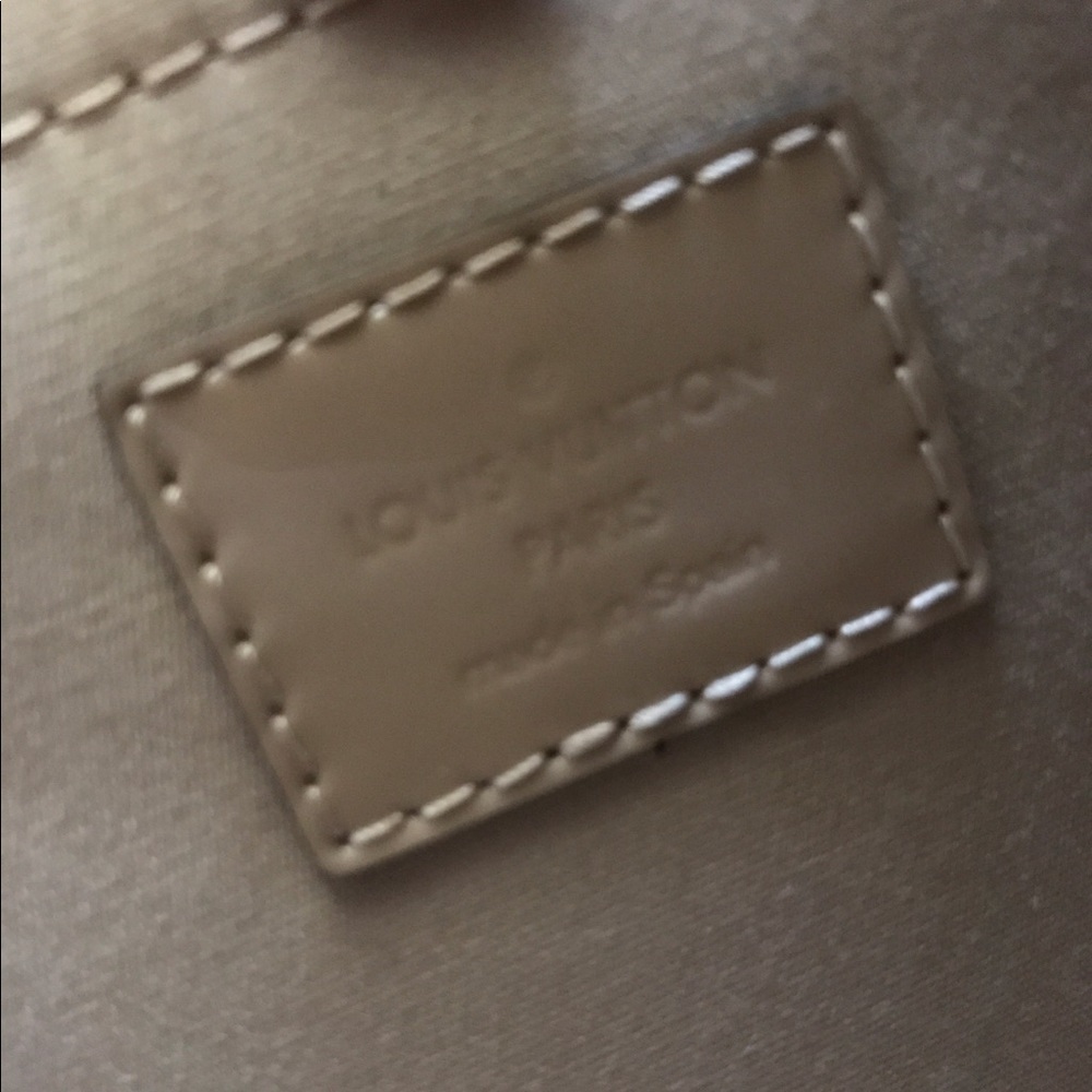 Authentic Louis Vuitton Montaigne MM Dune color - Picture 3 of 6