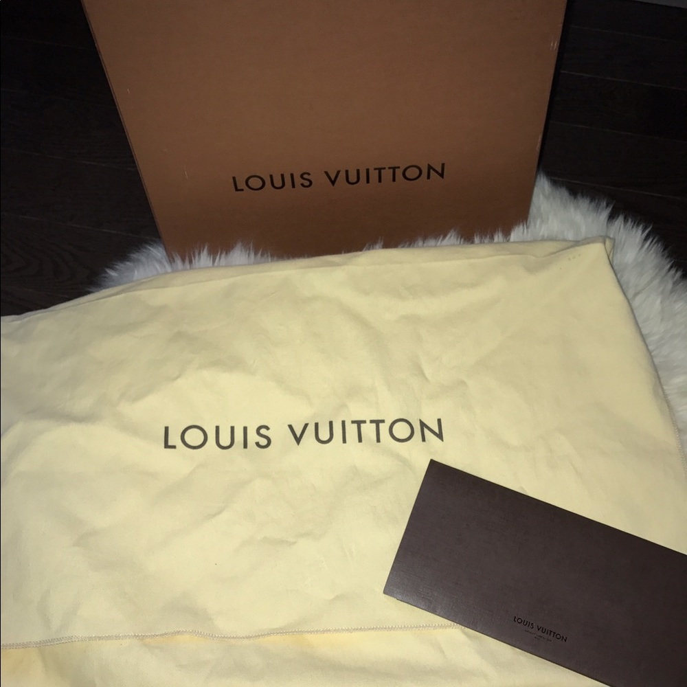 Authentic Louis Vuitton Montaigne MM Dune color - Picture 4 of 6
