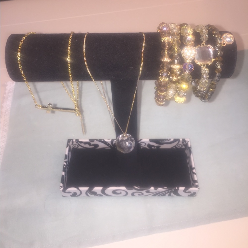 Gold Collection!! Necklaces(2). Bracelets(5).