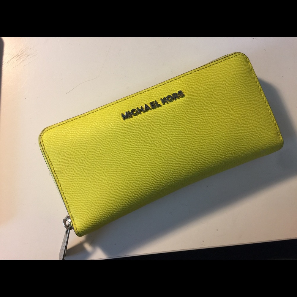 Michael Kors wallet *firm on price*