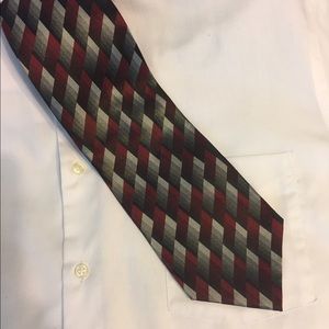 Van Heusen 100% silk tie