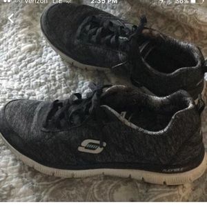 Sketchers sneaker