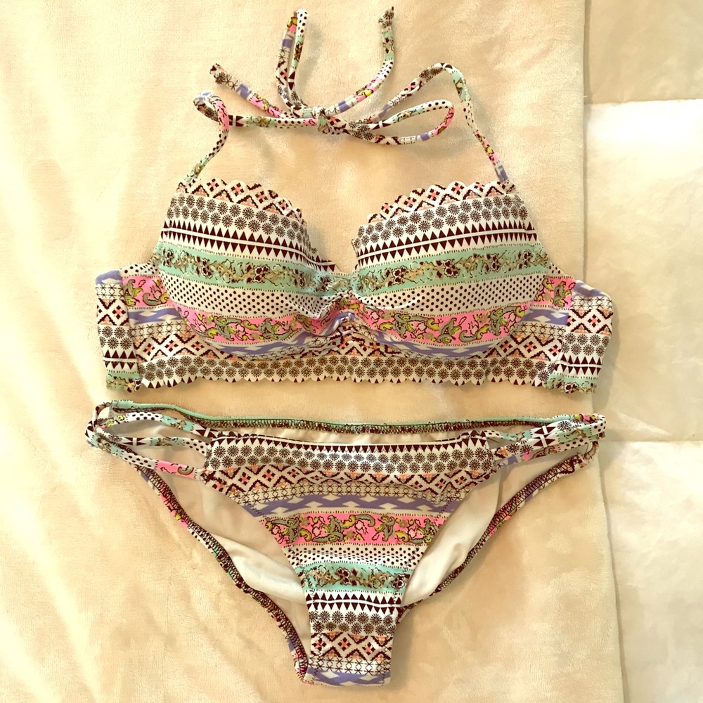 VS Swim tribal print Bikini 32B / Small