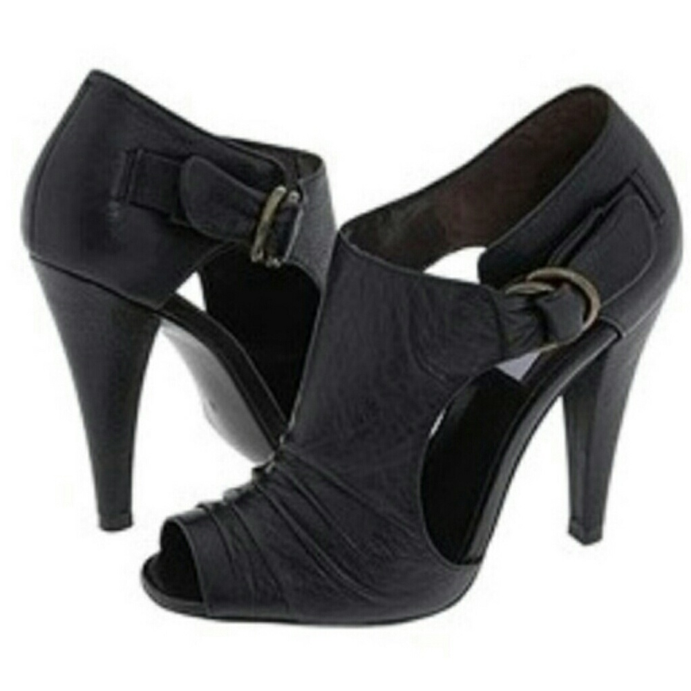 Steve Madden Danger Black Bootie