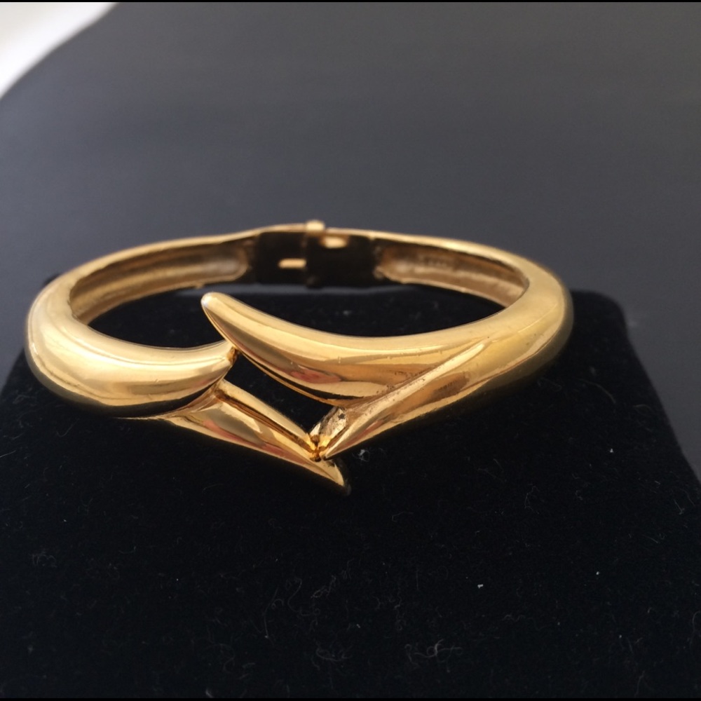 Vintage  Trifari bracelet