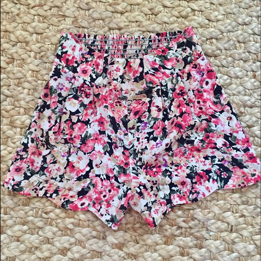 Scalloped High Waisted Floral Shorts