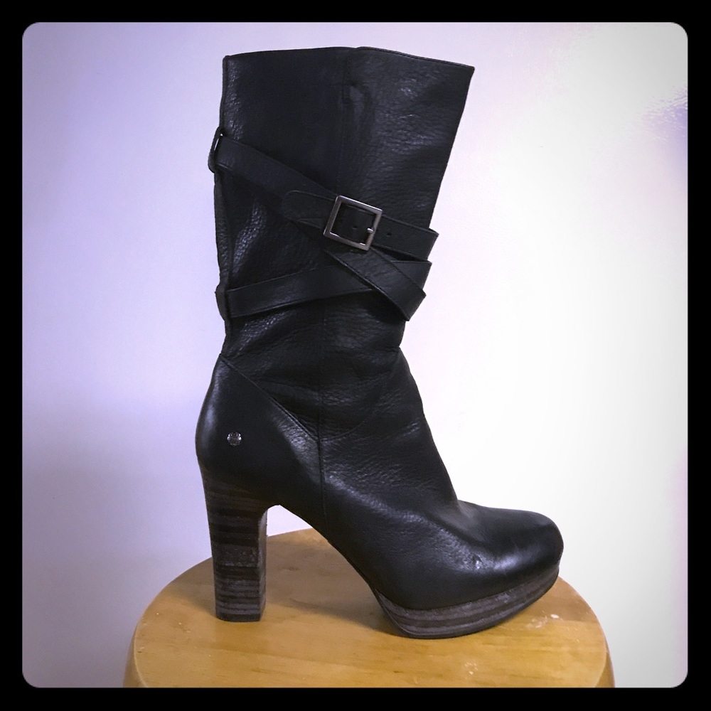 Super cute black Ugg boots!