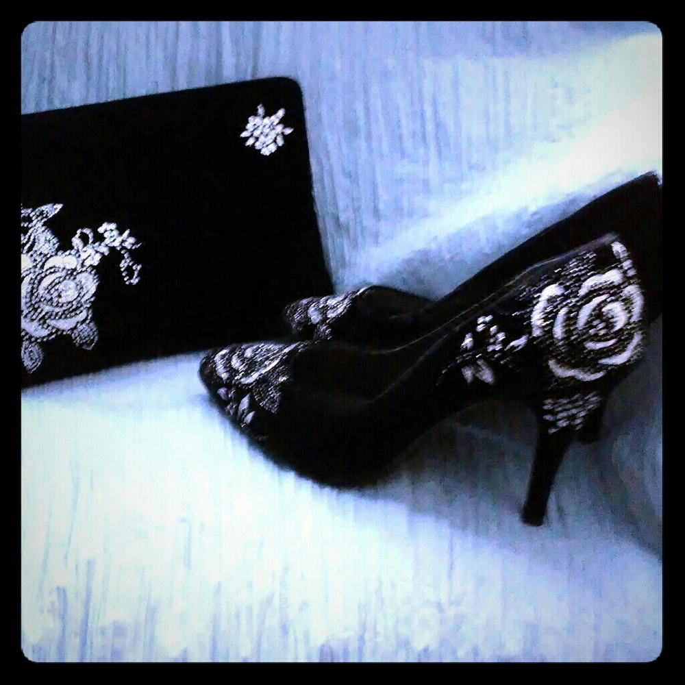 Dress shoes with matching clutch bag