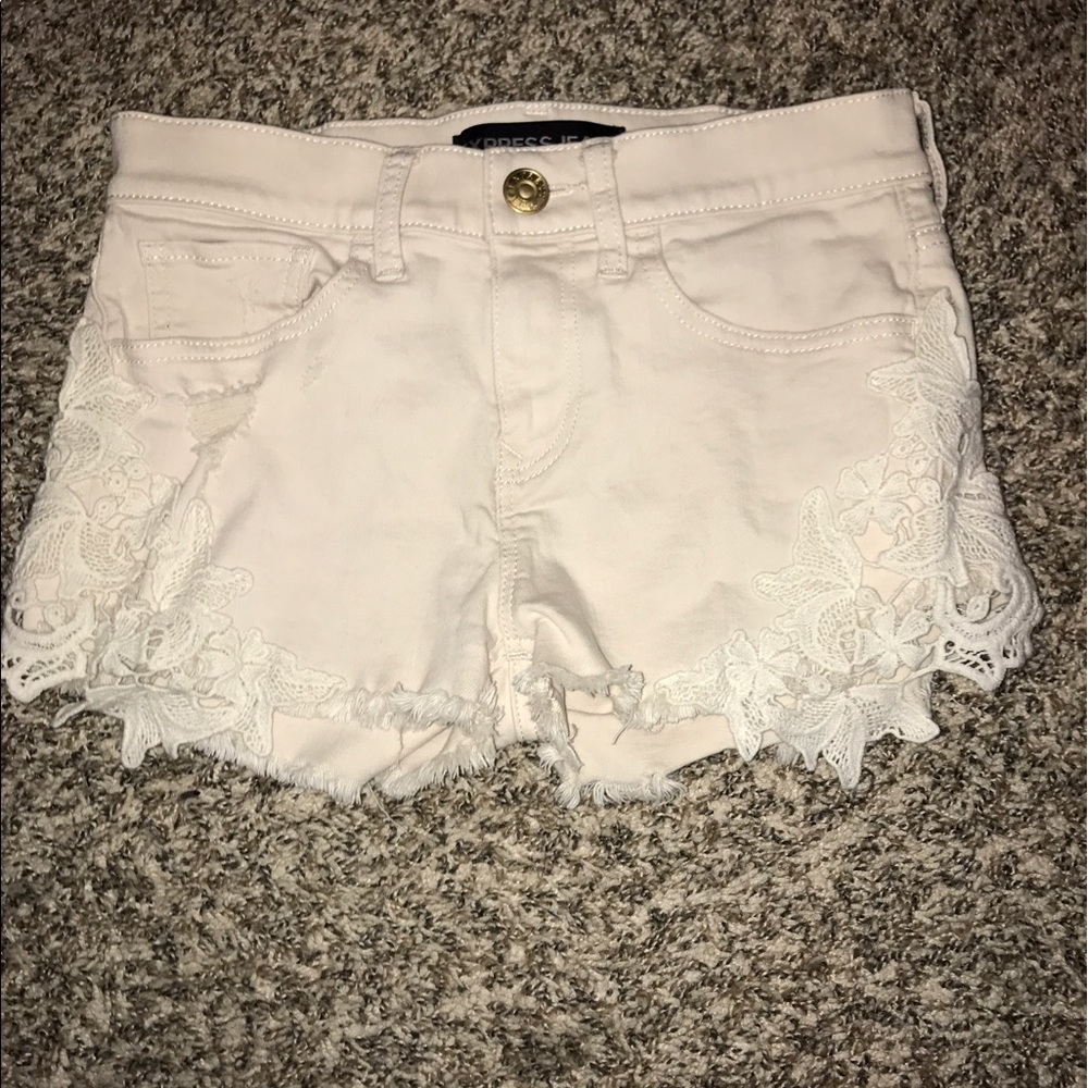 Express mid rise lace shorts size 0