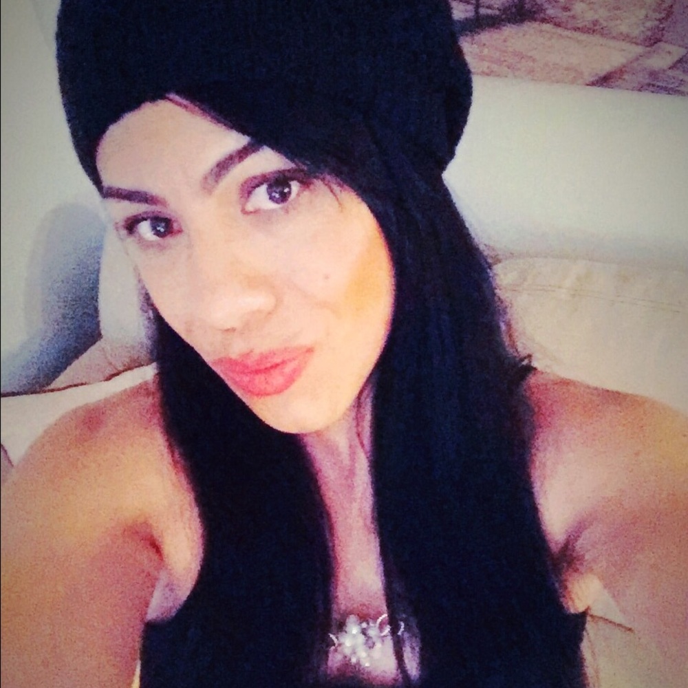 Meet your Posher, Yanira