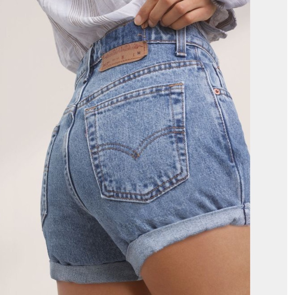 Vintage High Waist  Levi's 550 cutoffs