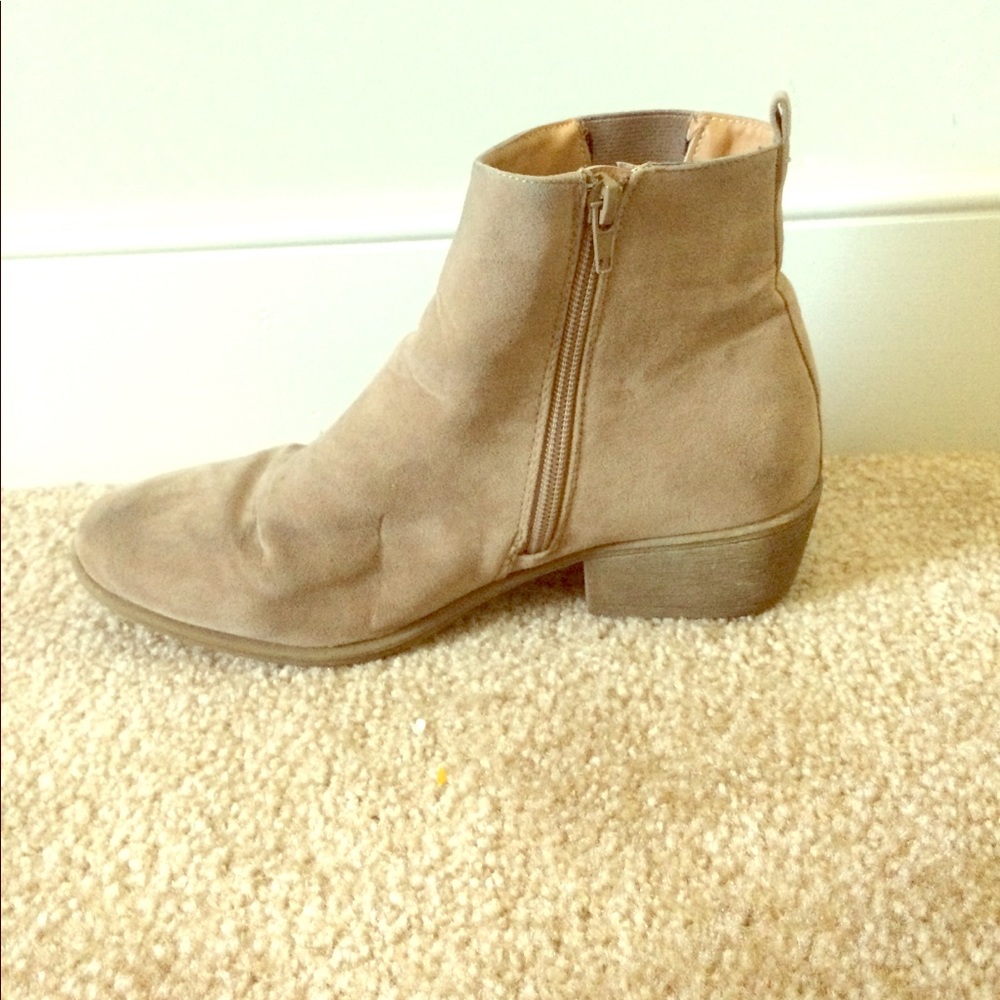 Boots - Picture 2 of 3