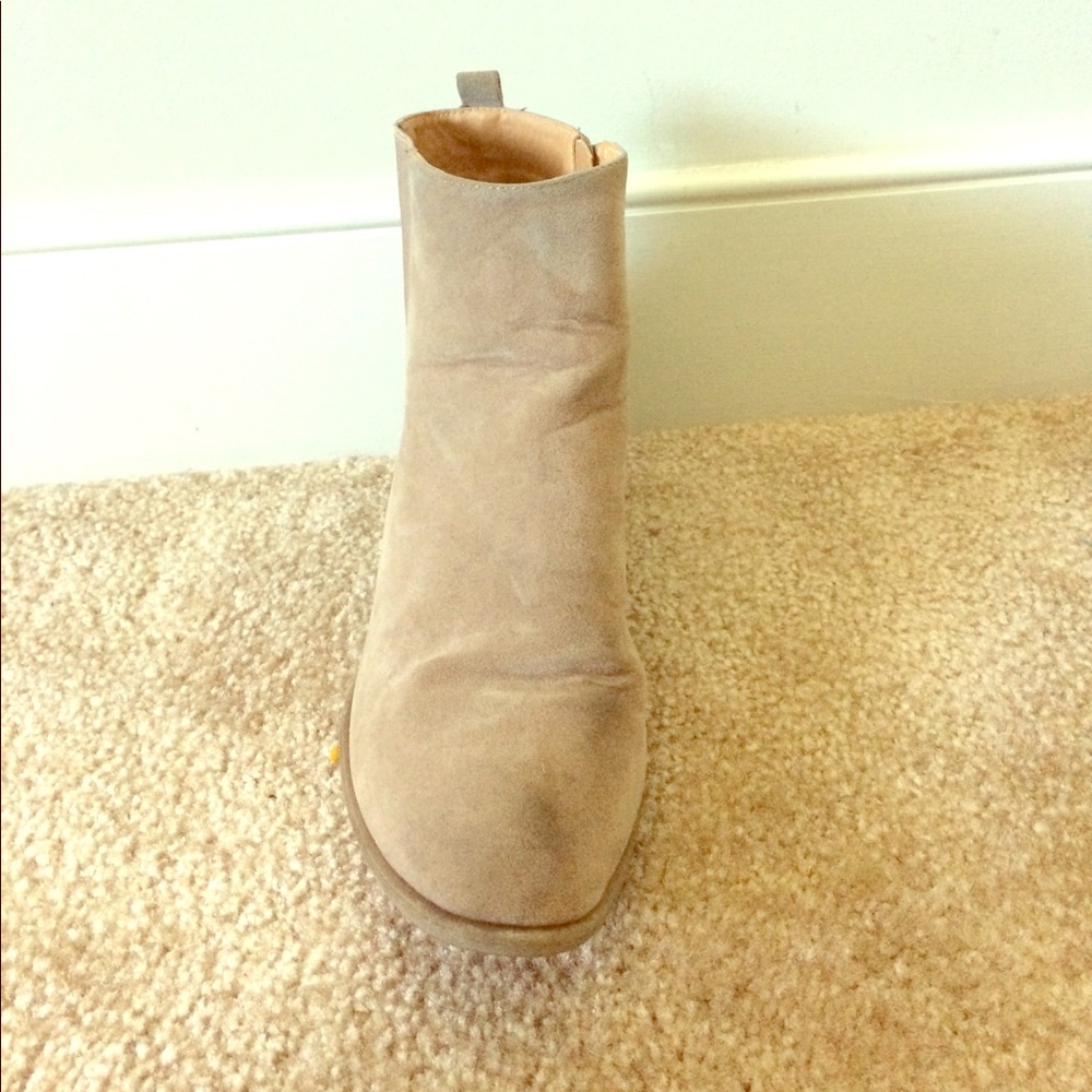 Boots - Picture 3 of 3