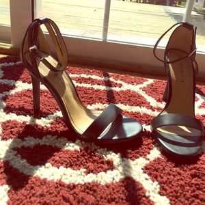 BLACK ANKLE STRAP HEELS!!