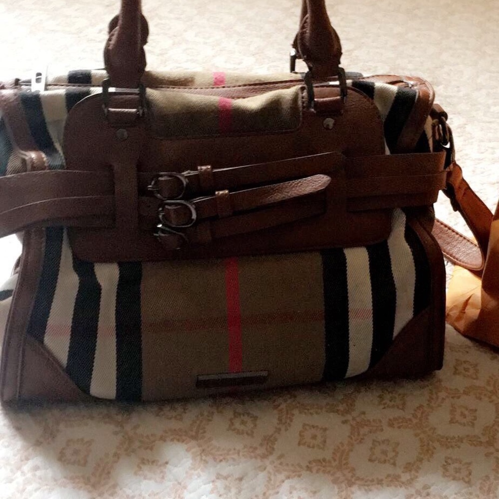 Burberry purse