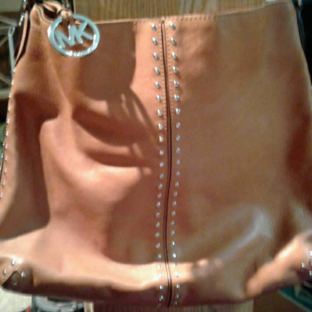 LAST CHANCE..PRICE DROP....MICHAEL KORS Purse
