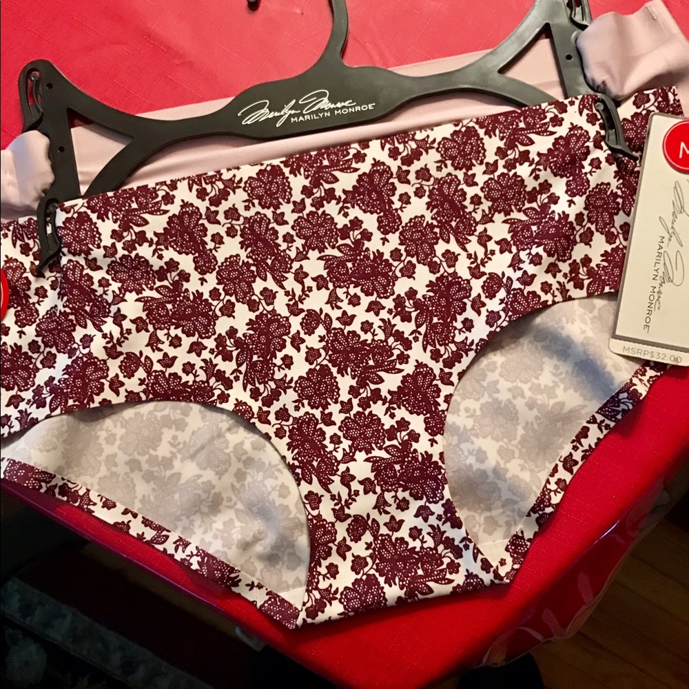 NWT Marilyn Monroe SEEMLESS underwear 2 pairs