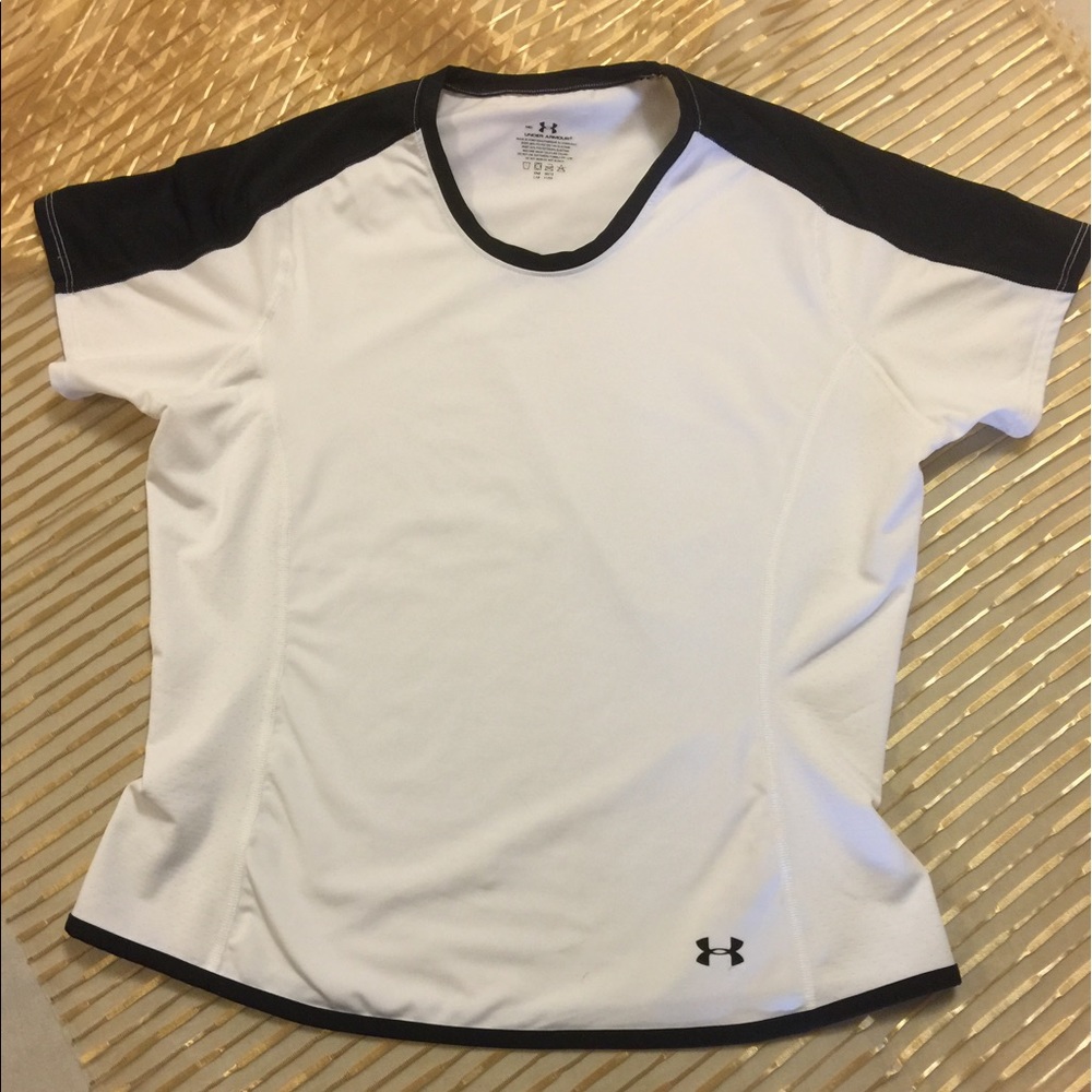 Under Armour Black and White Stretchy Shirt M