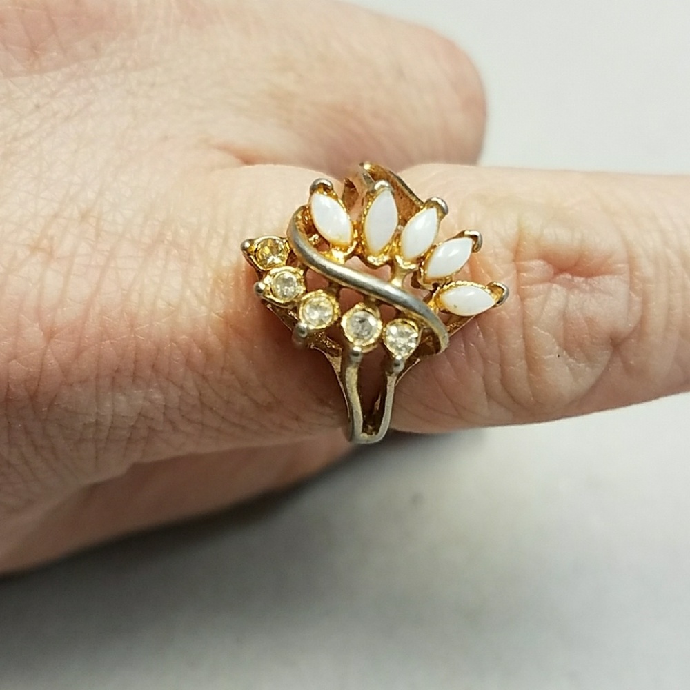 Vintage fashion ring goldtone 8