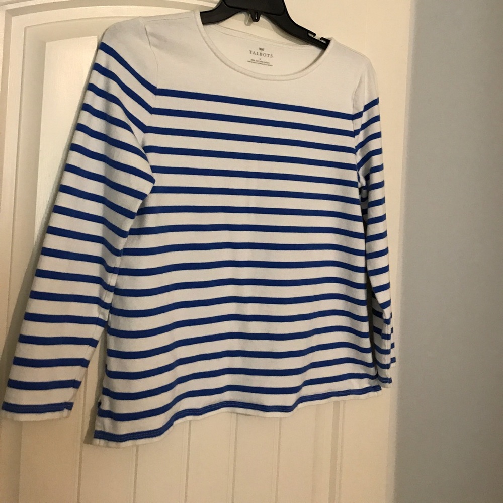 White & blue pullover