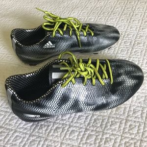 EUC Adidas F10 soccer cleats, size 5 1/2