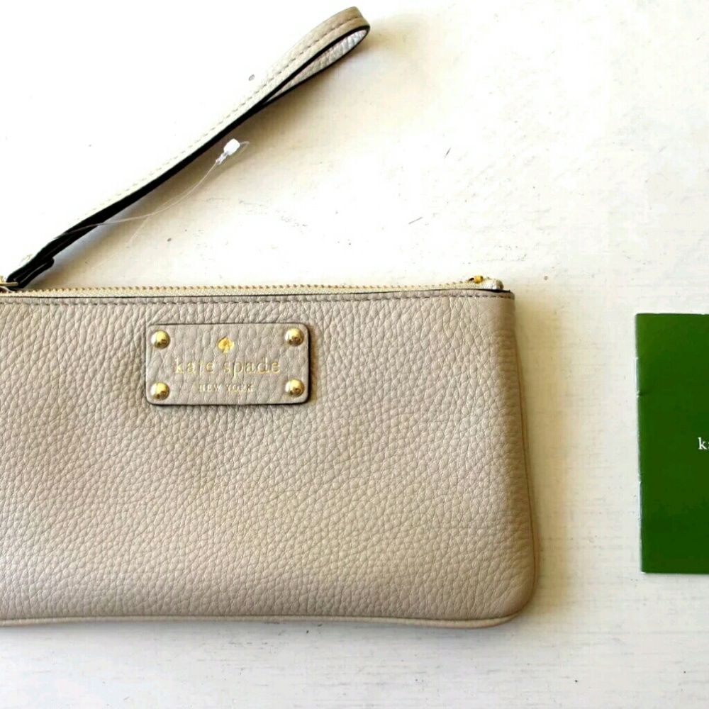 Kate Spade Wristlet ((sold))