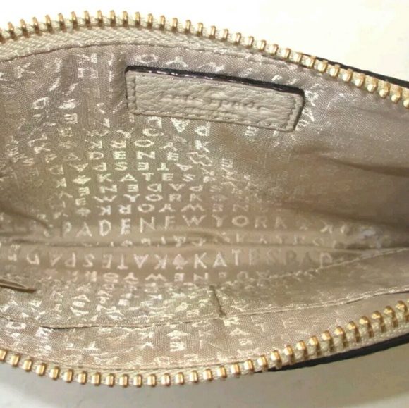 Kate Spade Wristlet ((sold)) - Picture 4 of 8