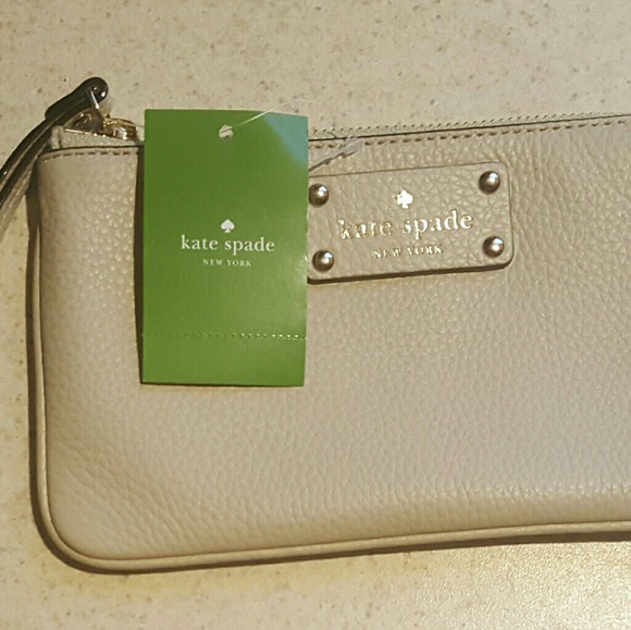 Kate Spade Wristlet ((sold)) - Picture 5 of 8