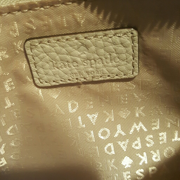 Kate Spade Wristlet ((sold)) - Picture 6 of 8