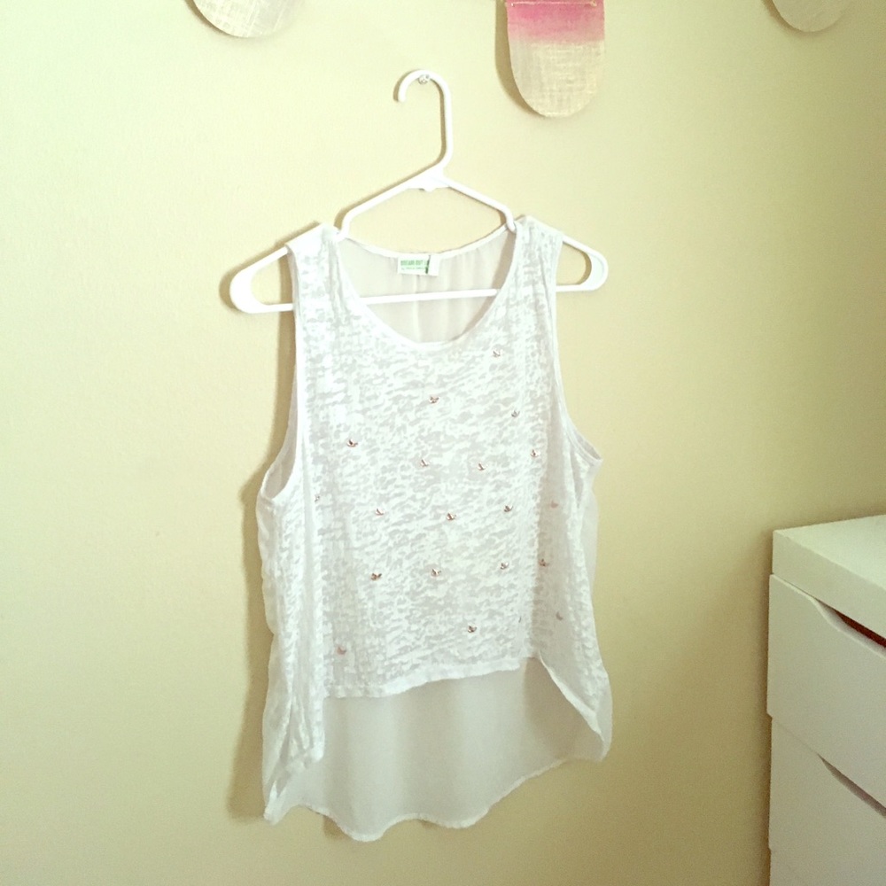 White tank top 💖