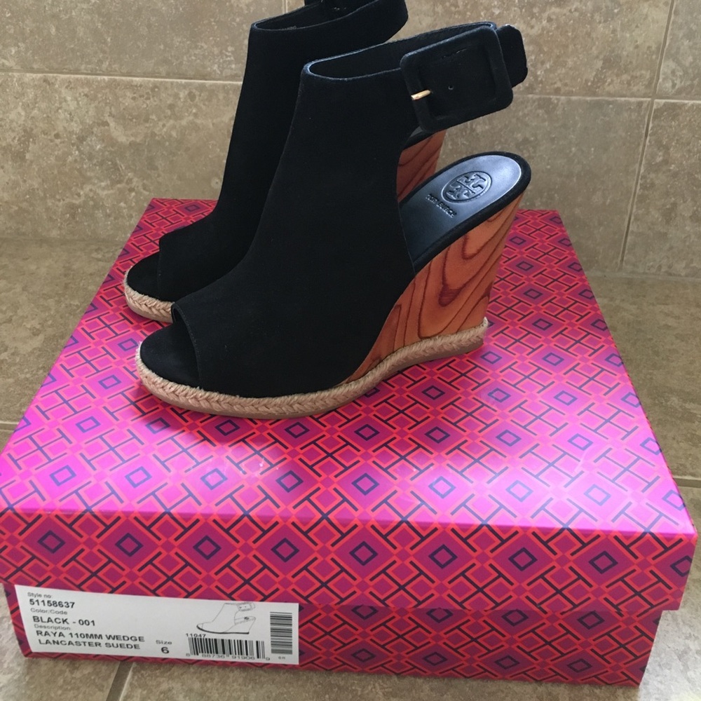BRAND NEW! Tory Burch "raya" wedges, size 6