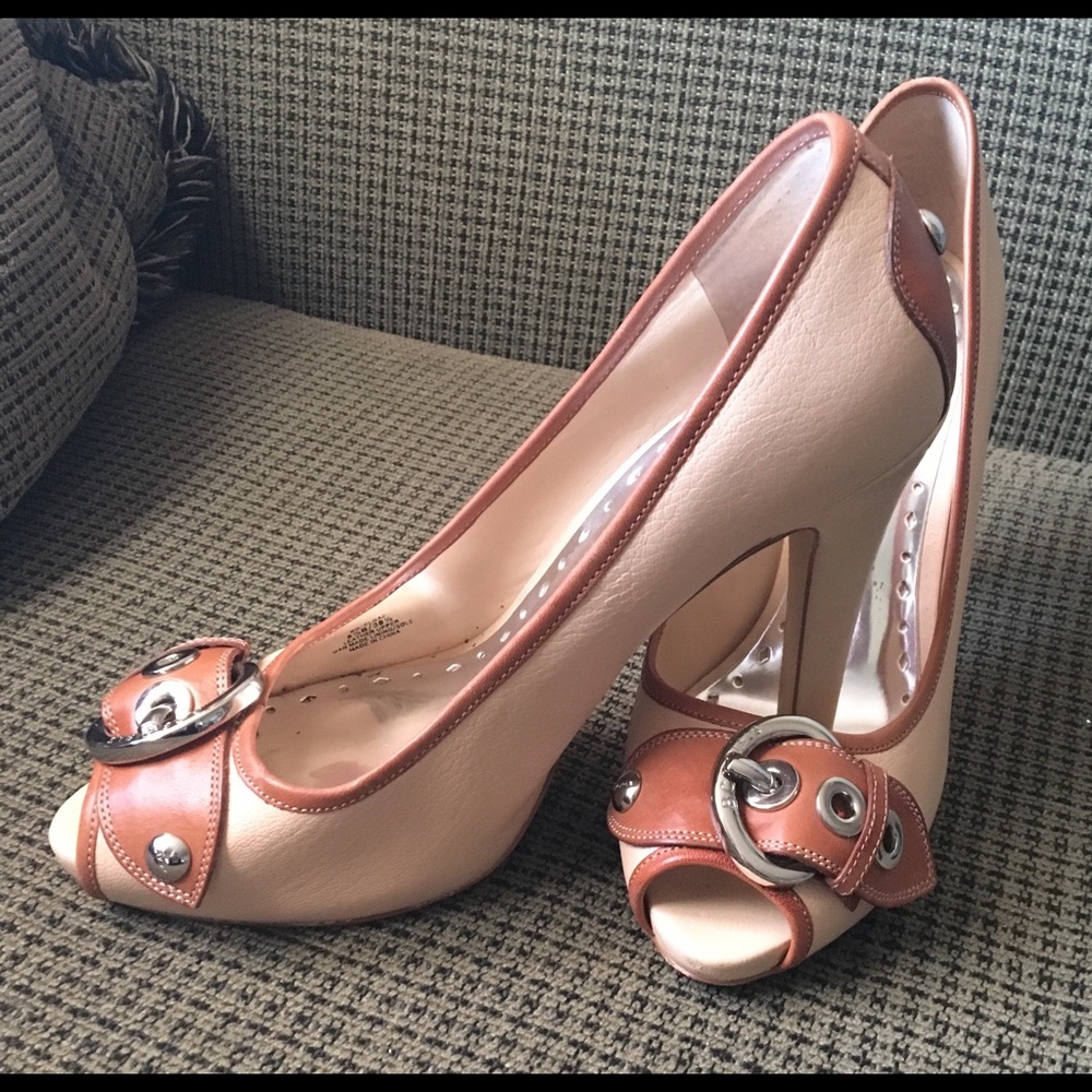BCBG nude/tan heels