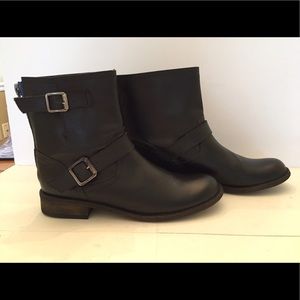 Merrill leather ankle boots w zip.  Like New