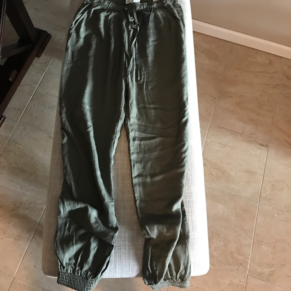 Abercrombie & Fitch olive joggers