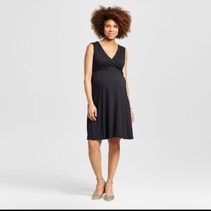 Liz Lange V-neck Maternity dress
